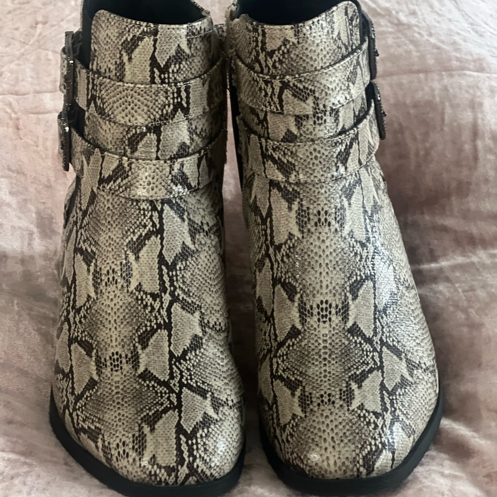 Trendy ankle
Boot